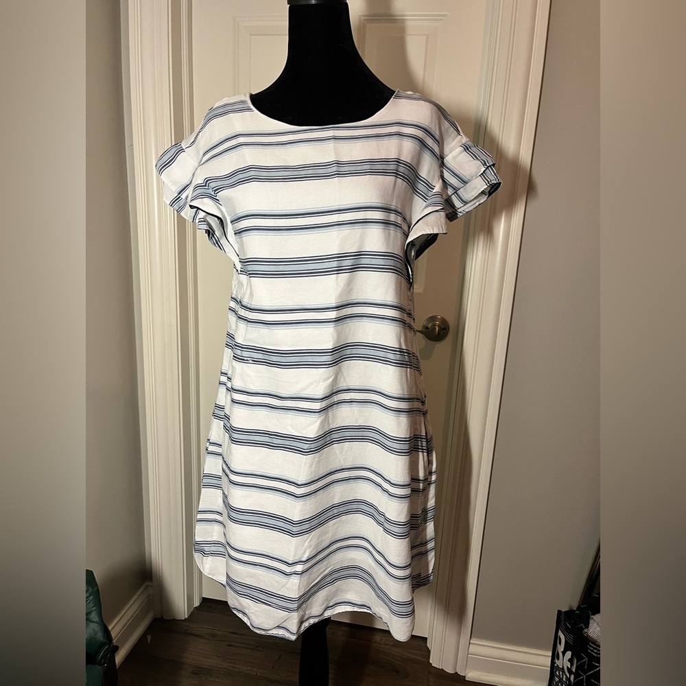 Listicle Ruffle Sleeve Dress - Picture 2 of 5